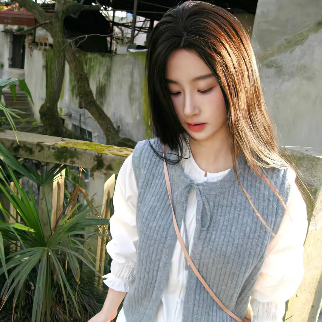 穿黑衣的女孩 在线观看封面
